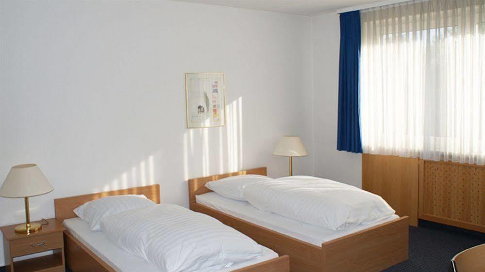 Buergerhaus Hotel Steinbach im Taunus Exterior photo